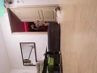 上海斯文眼镜留学生露出自慰电臀啪啪深喉到翻白眼