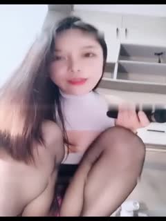 黑丝高跟御姐大奶淫荡撩骚，道具互动玩弄骚穴极致诱惑