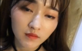 新人妹子白色睡衣自慰秀！嫩穴剃光光，黄瓜抽插浪叫连连，骚到流水别错过