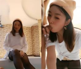 黄帽嫩妹酒店双飞激情啪，开裆黑丝深喉口交，后入骑乘狂抽猛插高潮连连！