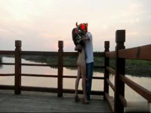 蜜月夫妻的疯狂性爱之旅：按摩房、风景区、游泳池…全是我们的爱欲战场！