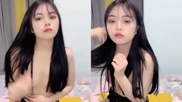 黑丝骚妹淫语挑逗互动，揉奶玩穴道具自慰高潮喷水