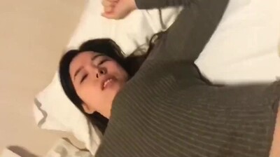 背着兄弟偷吃他巨乳女友！她娇喘承认：你的大肉棒操得我更爽