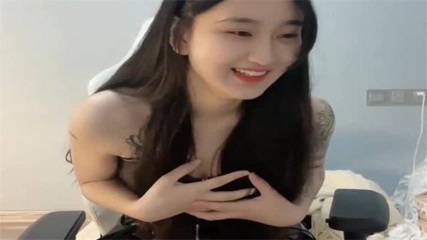 清纯女神拒露点多年，富豪重金诱惑终宽衣解带