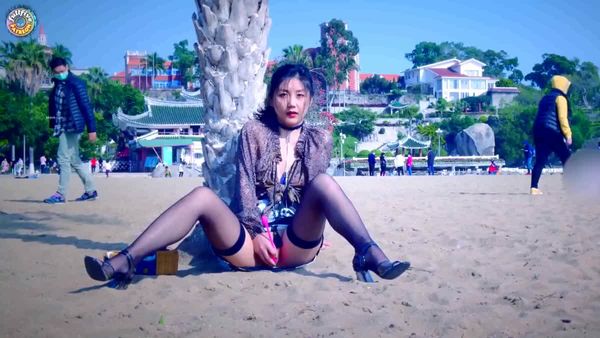 稀缺未流出宜家门女主角▌Fullfive ▌- 阳光沙滩透明薄纱黑丝zw自拍