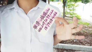 橘猫是谁？橘猫是微博网红女神，这一部户外私拍福利视频中，橘猫穿着白色的衬衫，在户外大秀，特别的刺激