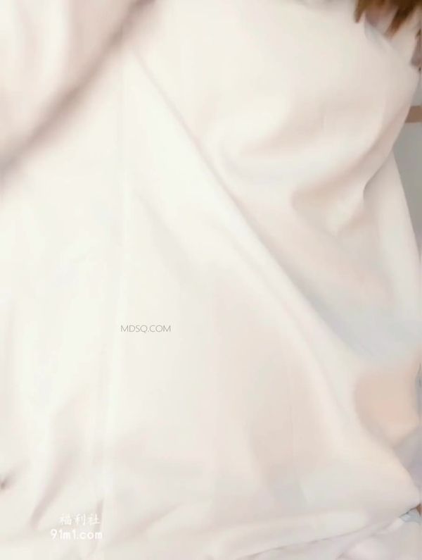 柠檬味的桃桃酱 - 白衬无缝肉丝自拍