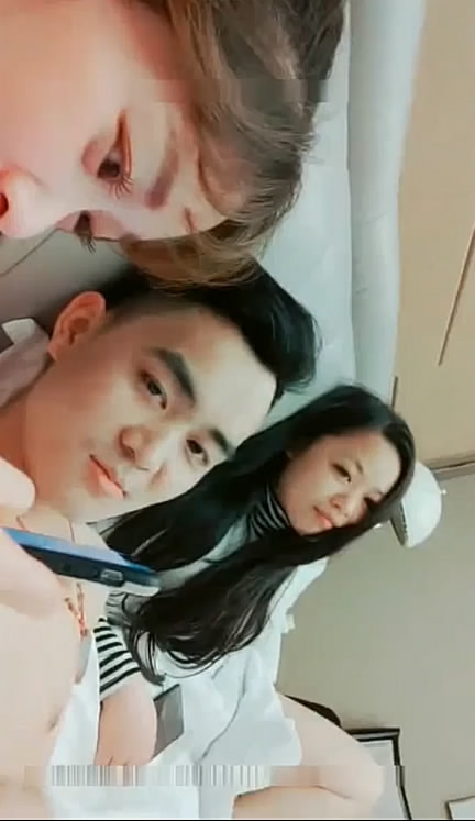 帅气男主播套房硬上2位良家美少妇 一龙二凤内射淫叫全程直播