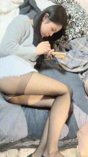 双飞极品高颜闺蜜 嫩鲍粉白无套 大哥轮流狂操内射