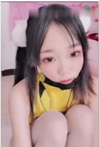 推特网红小仙云儿：皮卡丘紧身衣自摸狂抠骚穴，娇羞舔弄淫水高潮