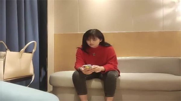 丰乳肥臀极品小姐姐狂摇车头灯 被狂干内射